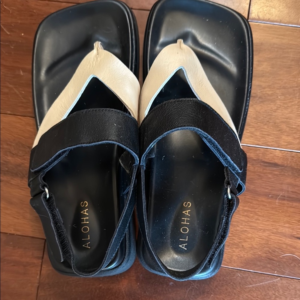 Alohas Women's Black and Cream Sandals